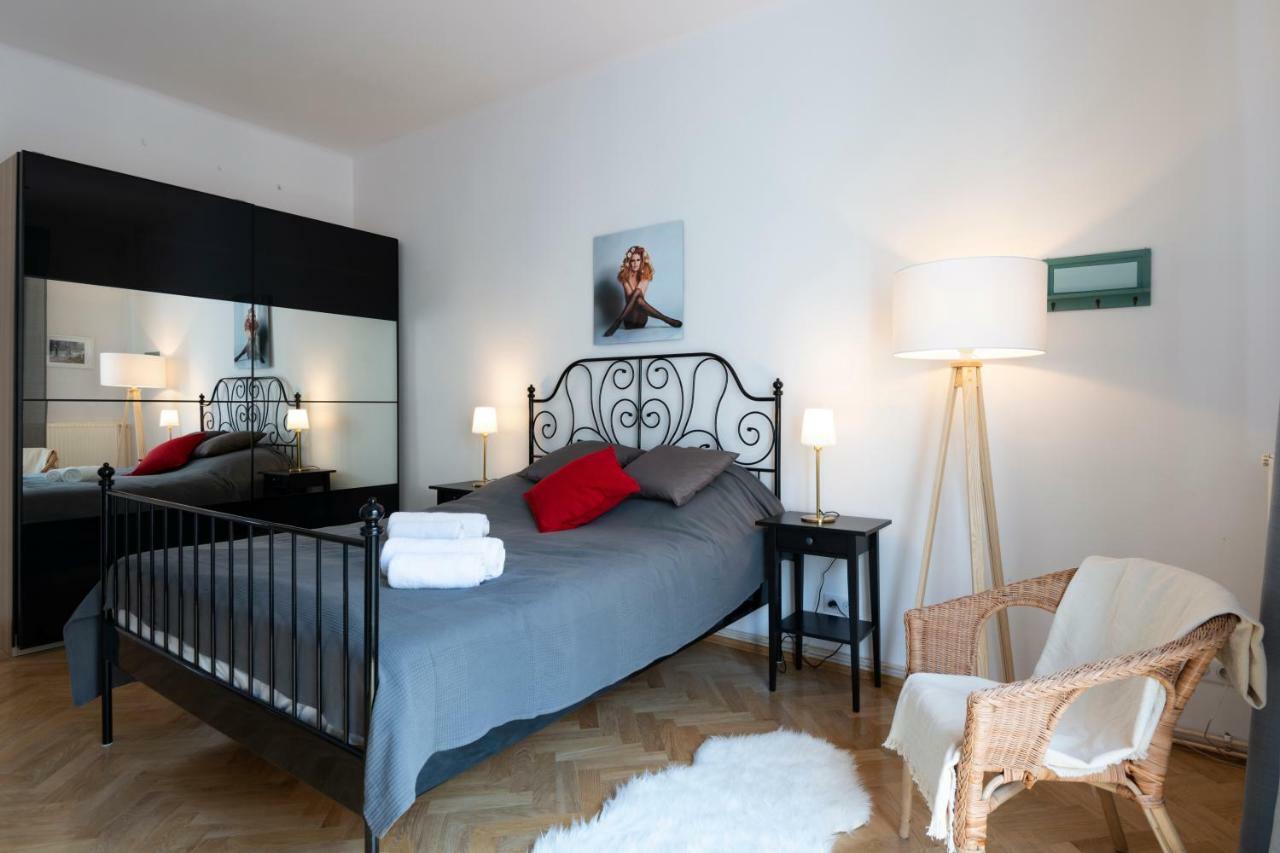 Apartment New Wawelo Cracow Old Town Apartments/ Garden View
